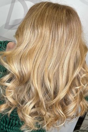 brunette-blonde-balayage-at-elements-lifestyle-salon-in-oxted-surrey